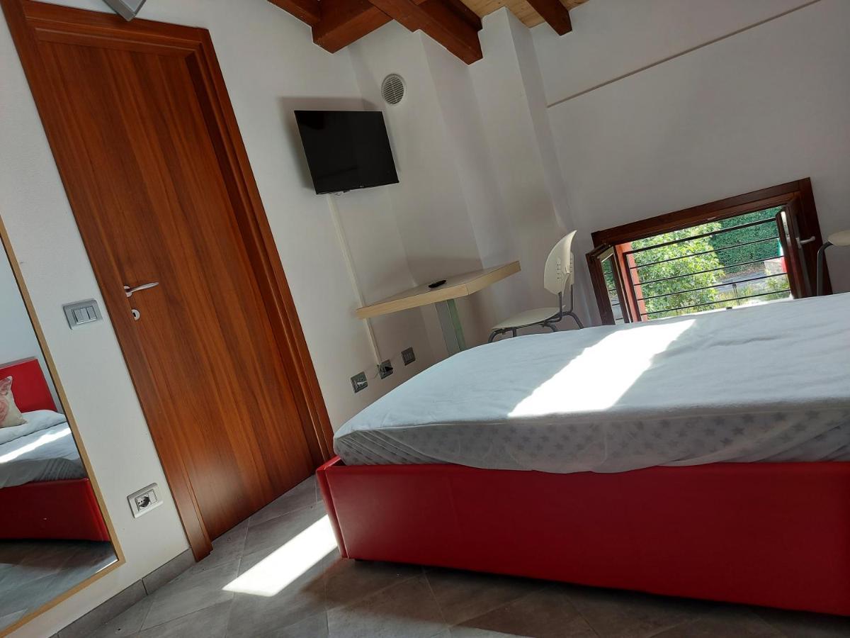 Agriturismo Azienda Agricola Ferrari M.Rita Pozza Exterior photo